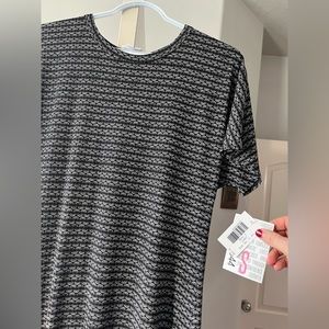 Small LuLaRoe Maria dress. Bough but never worn. Non smoking home